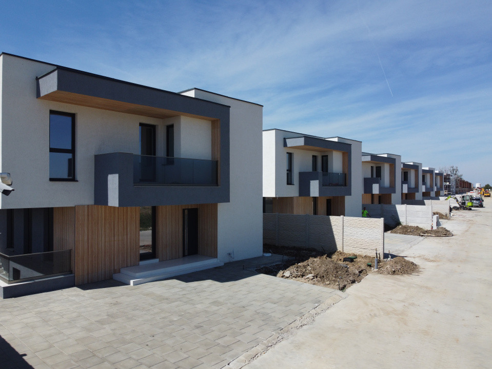 Vila moderna, 140mpu, 400mpt, panouri, utilitati! Comision 0%