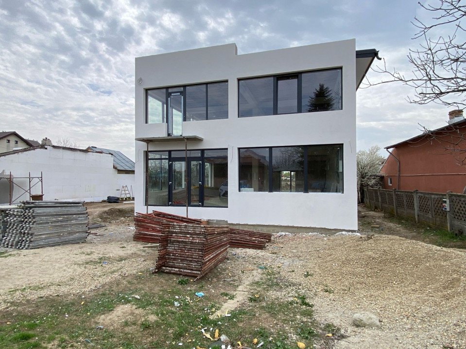 Spațiu comercial P+1, 244 mpu, complet finisat! Utilități complete!
