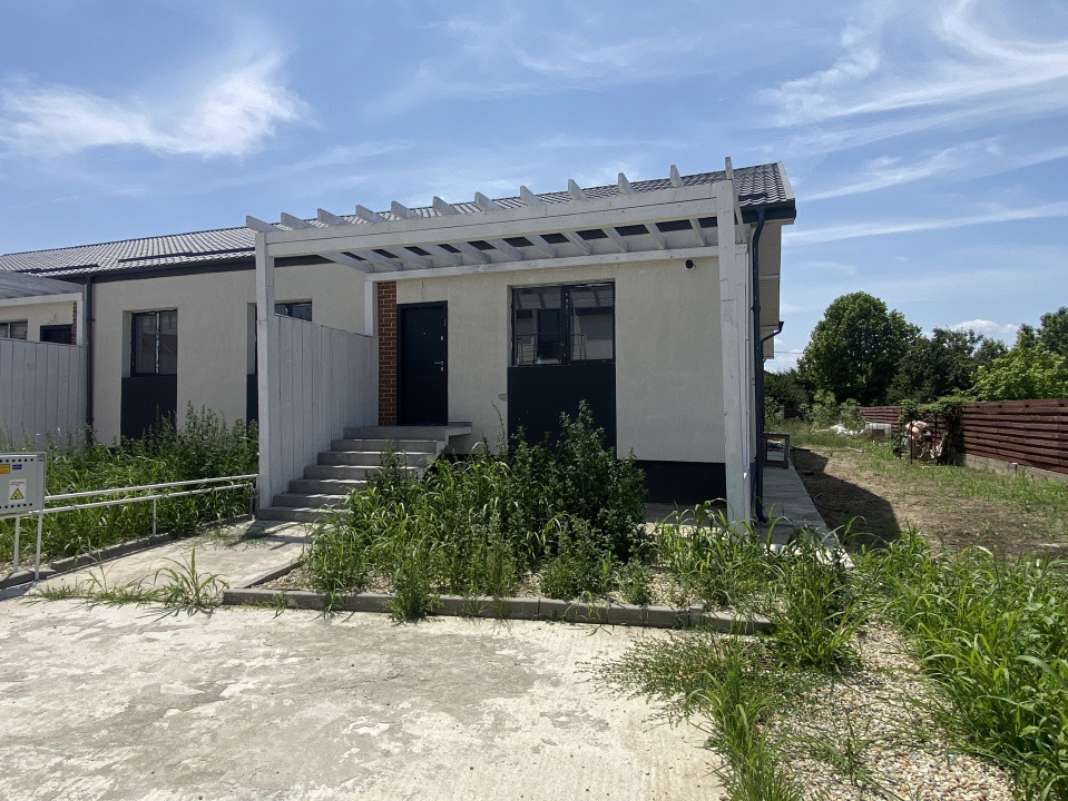 Oportunitate | 4 camere | 200 mp teren | La cheie – Domnești