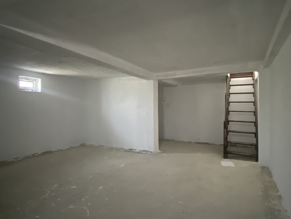 Oportunitate | 4 camere | 200 mp teren | La cheie – Domnești