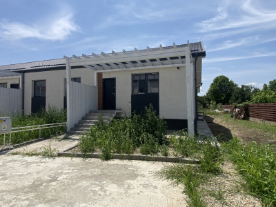 Oportunitate | 4 camere | 200 mp teren | La cheie – Domnești