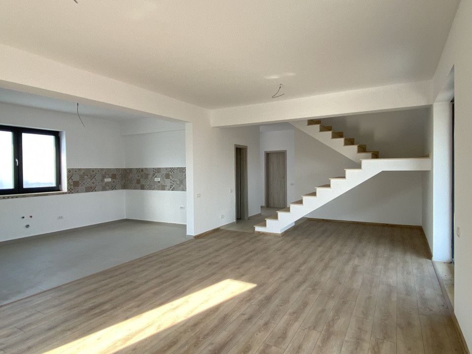 Casă P+1+pod, 5 camere, 155 mp utili, teren 433 mp, mutare rapidă!
