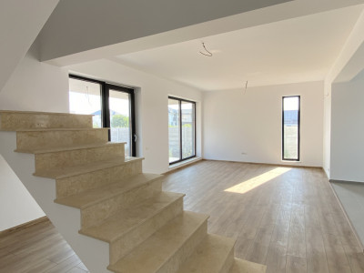 Casă P+1+pod, 5 camere, 155 mp utili, teren 433 mp, mutare rapidă!