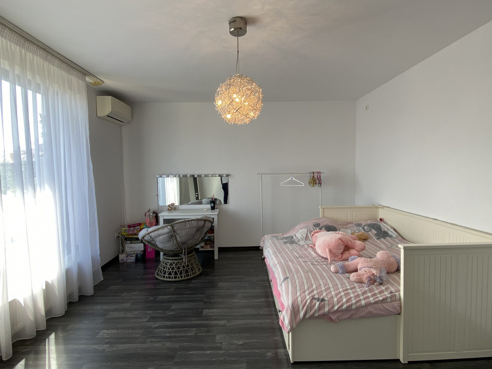 Vila complet mobilată, 4 camere, garaj, 414 mp teren, comision 0%