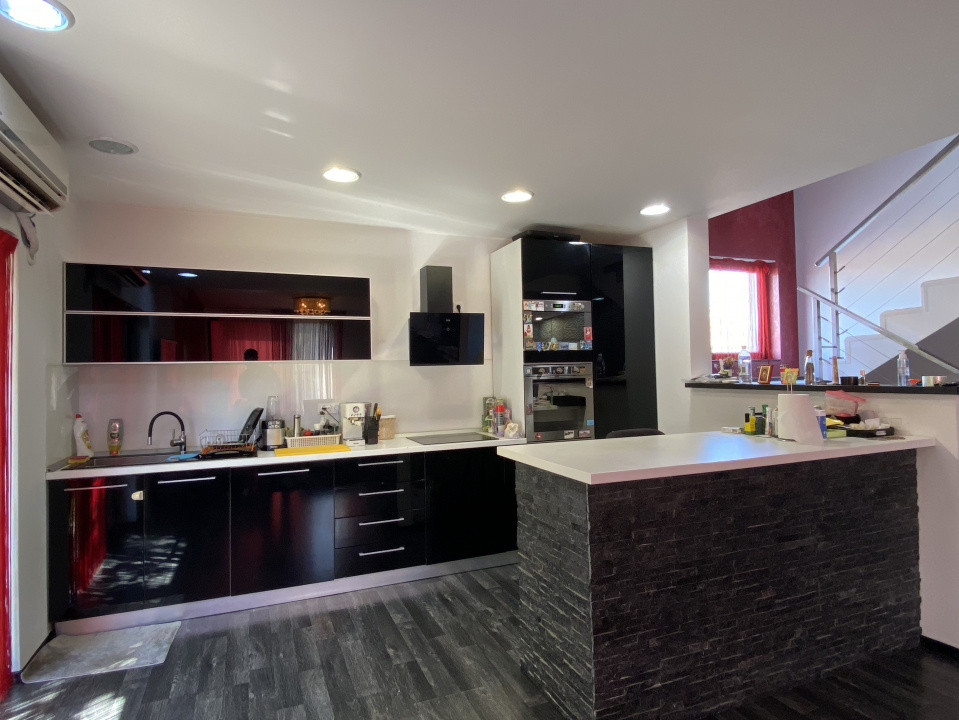 Vila complet mobilată, 4 camere, garaj, 414 mp teren, comision 0%