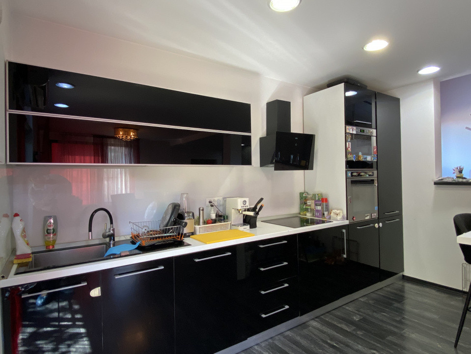 Vila complet mobilată, 4 camere, garaj, 414 mp teren, comision 0%