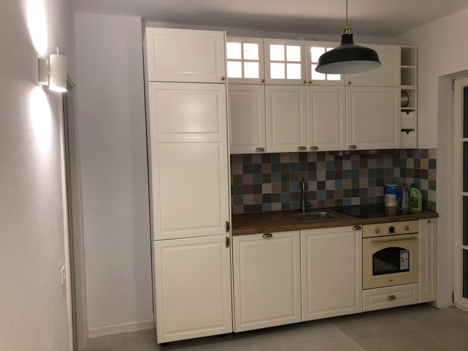 Capitale, Vila interbelică 8 camere, 222mp utili, curte și 3 locuri parcare!