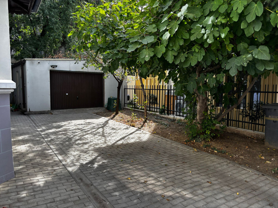 Capitale, Vila interbelică 8 camere, 222mp utili, curte și 3 locuri parcare!