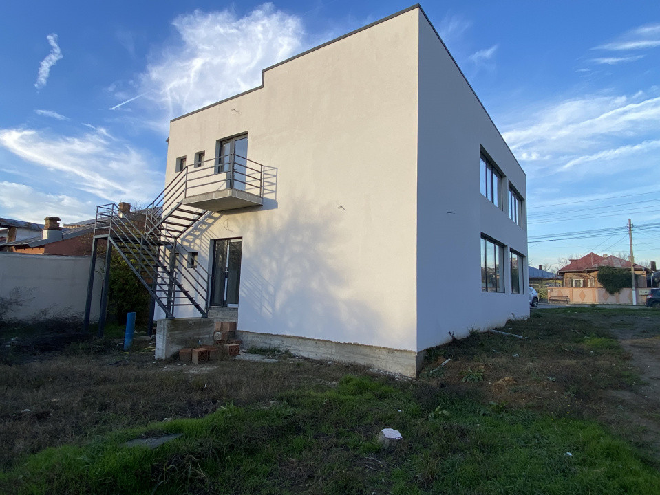 Spațiu comercial stradal P+1, 244 mpu, teren 500mp!Utilități complete!