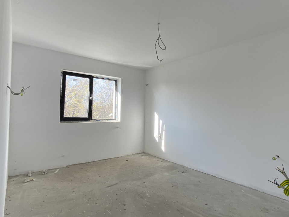 Nou! Casa tip cub, 3 camere, utilitati si curte! Comision 0%!