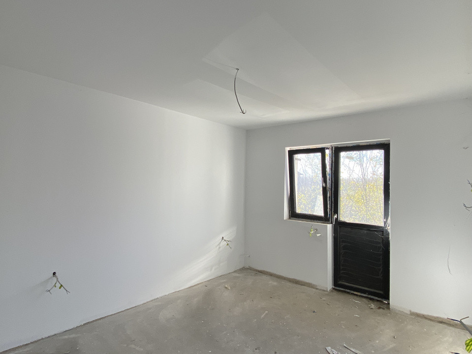 Nou! Casa tip cub, 3 camere, utilitati si curte! Comision 0%!