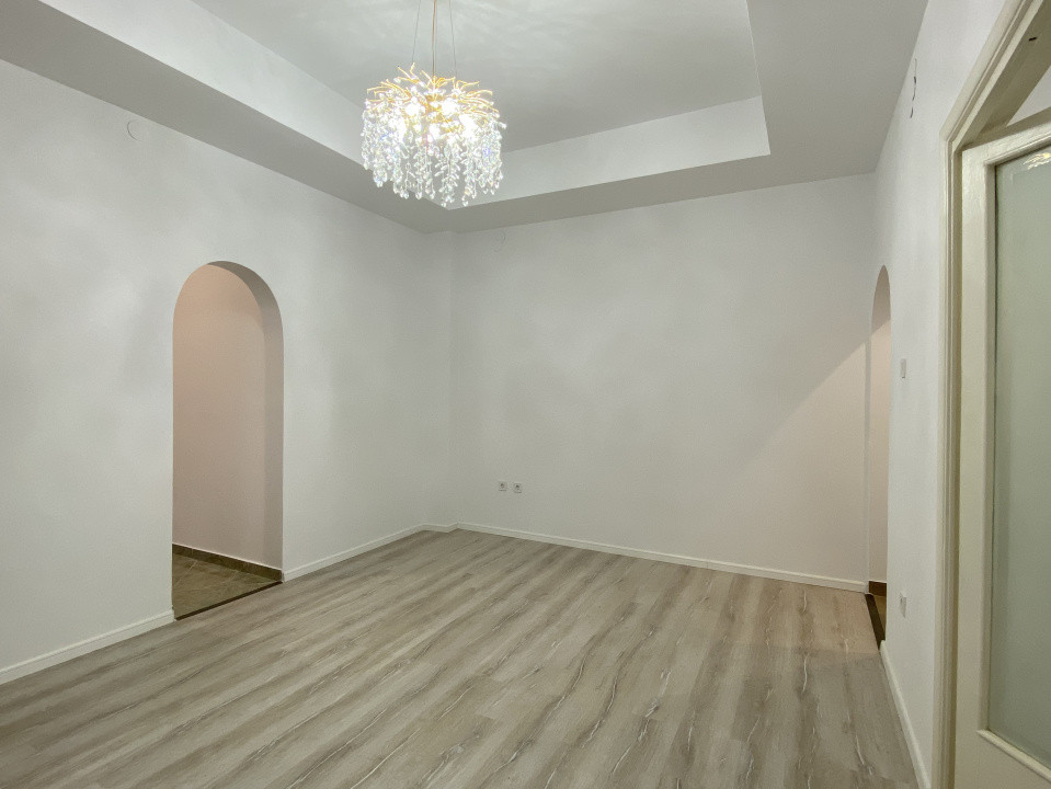 Oportunitate! Ap 2 cam în vilă interbelică, renovat! 