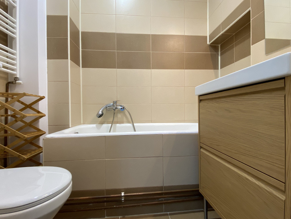 Oportunitate! Ap 2 cam în vilă interbelică, renovat! 