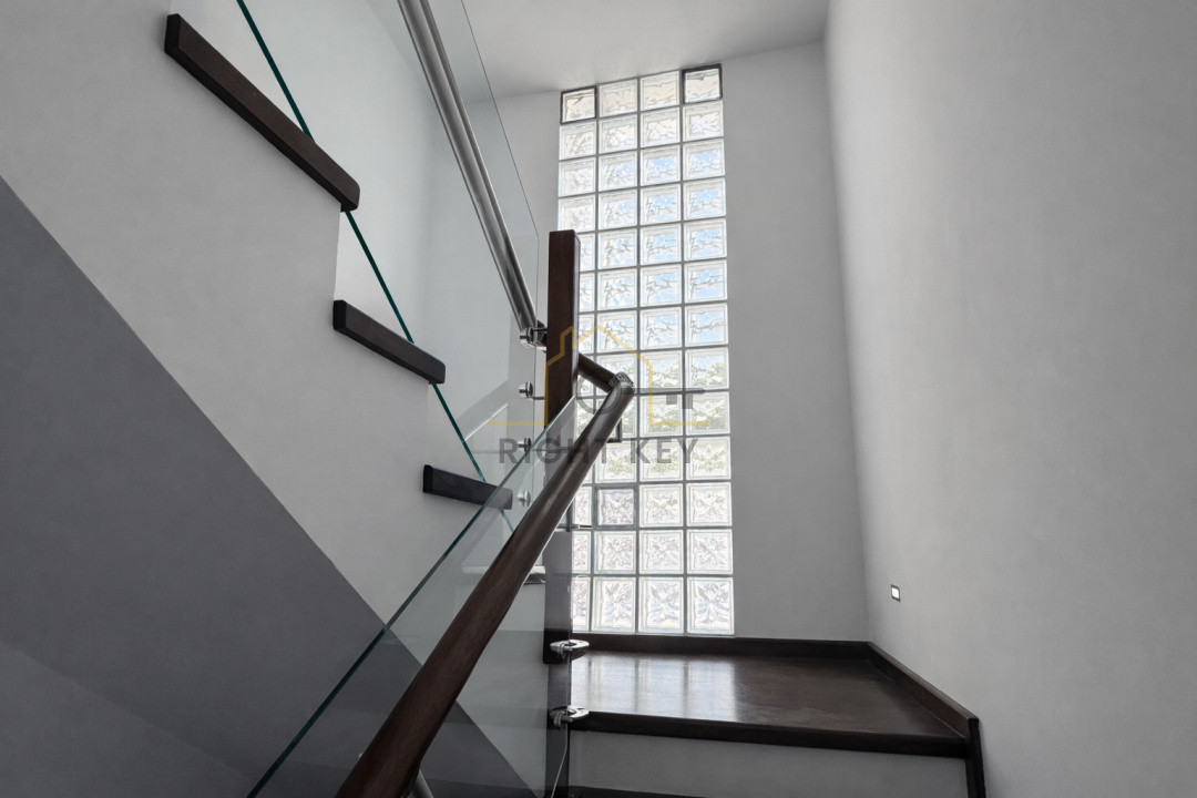 Vila Smart, Premium, 327mpu, 1000mpt, mobilata si utilata, 18kw!