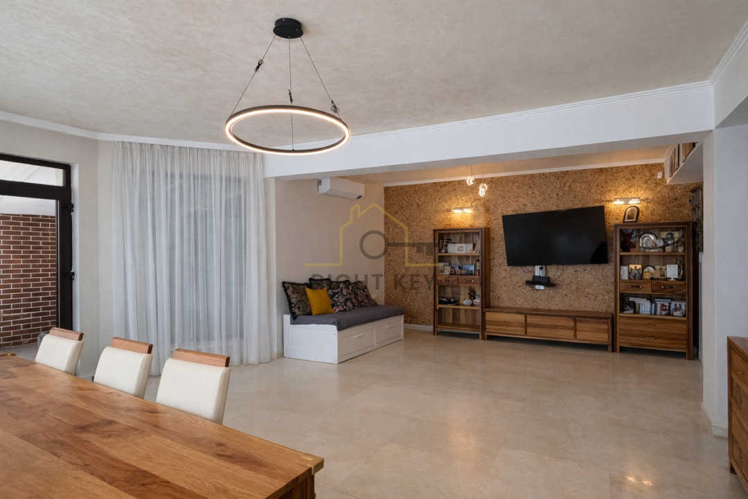 Oportunitate! Vilă P+1, piscină, pompă, panouri, mobilată și utilata! 