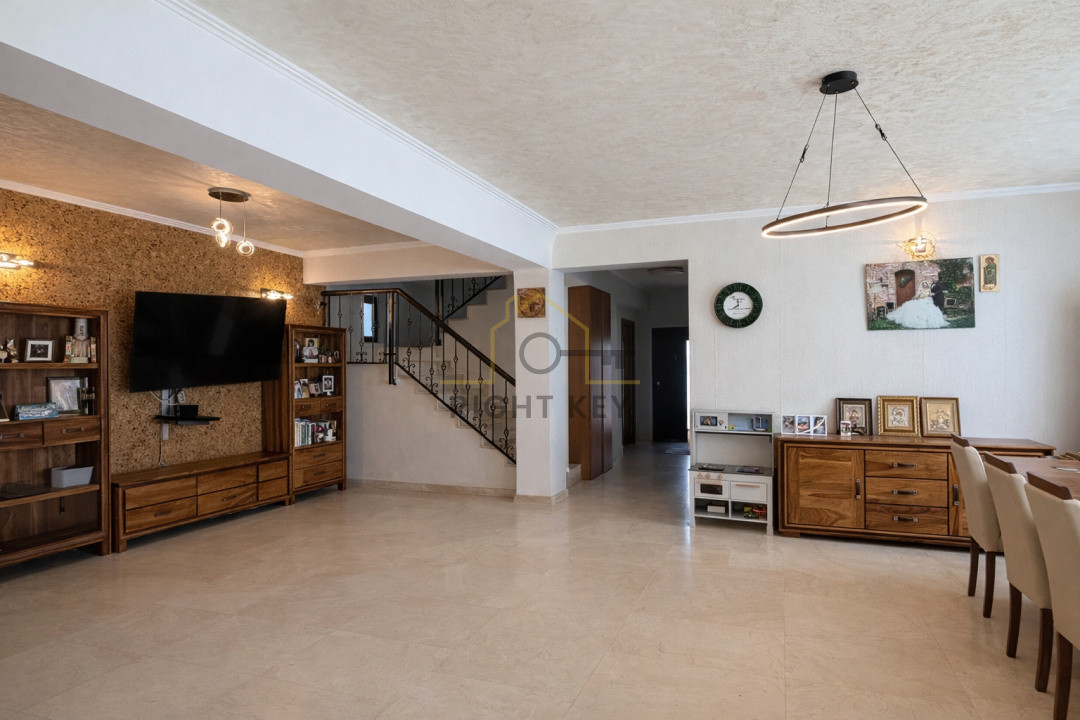 Oportunitate! Vilă P+1, piscină, pompă, panouri, mobilată și utilata! 