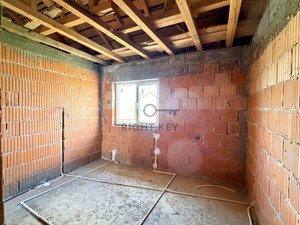 Casa P+1, 4 cam, 350mp teren, toate utilitatile, la rosu! Comision 0%
