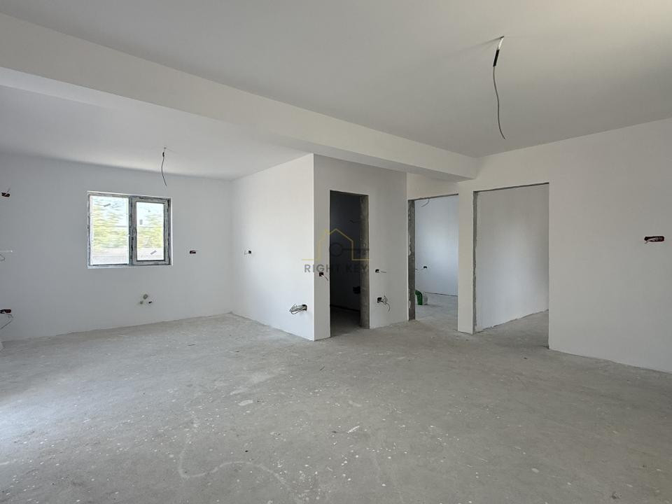 Oportunitate! Casa tip duplex, 3 cam, placa, T: 250mp! Comision 0%!