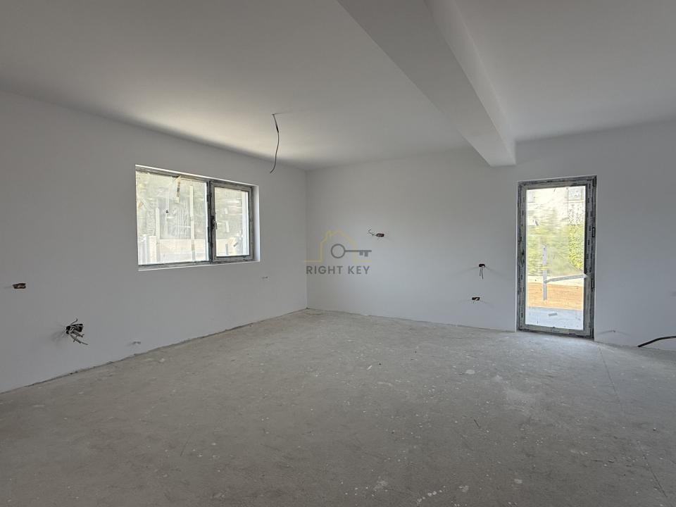 Oportunitate! Casa tip duplex, 3 cam, placa, T: 250mp! Comision 0%!