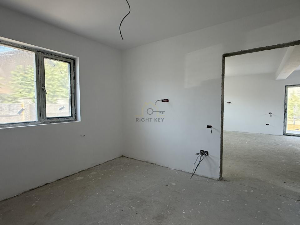 Oportunitate! Casa tip duplex, 3 cam, placa, T: 250mp! Comision 0%!